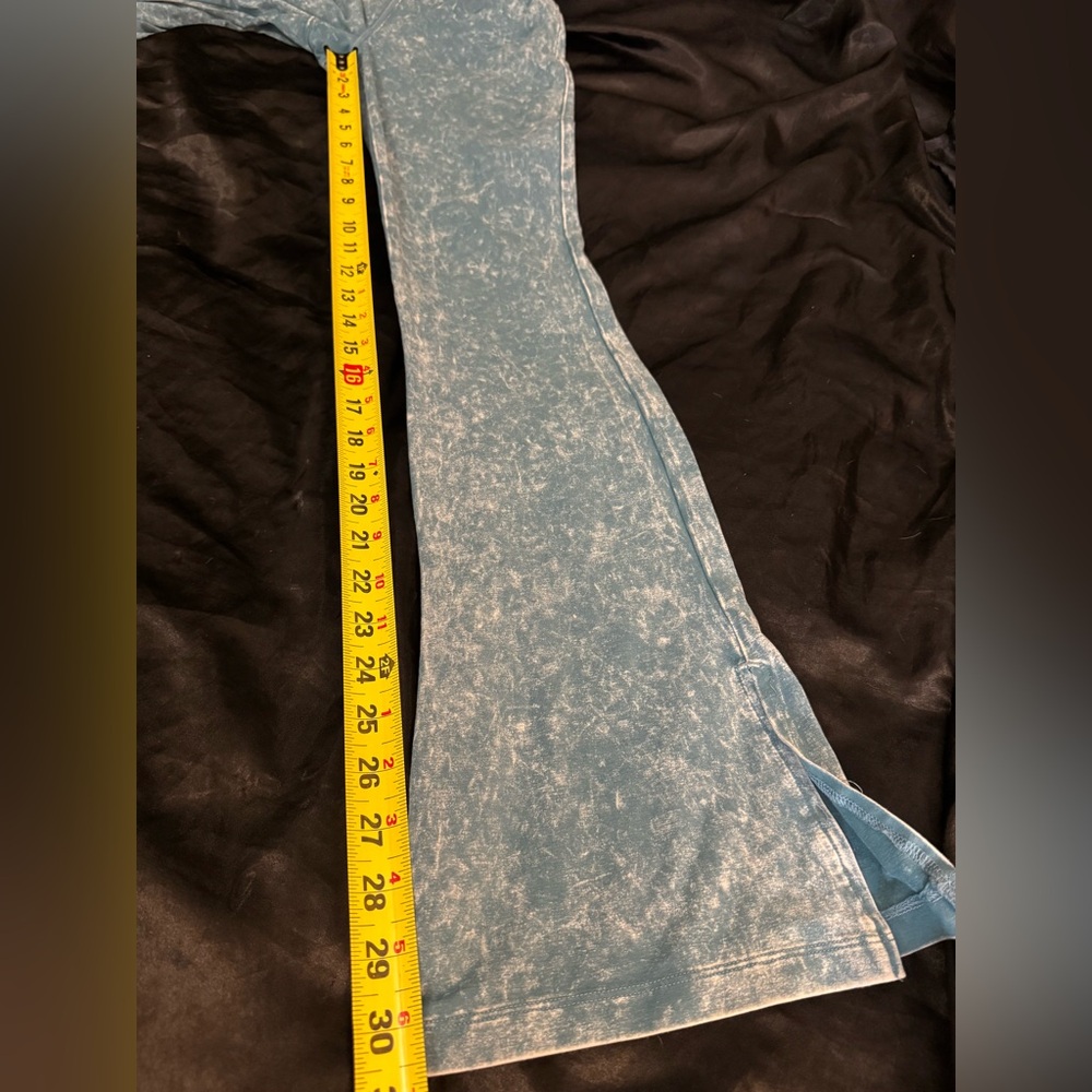 PINK‎ Victoria’s Secret Y2K Low Rise Flare Foldover Leggings Acid Wash Blue Sz S - Picture 8 of 8